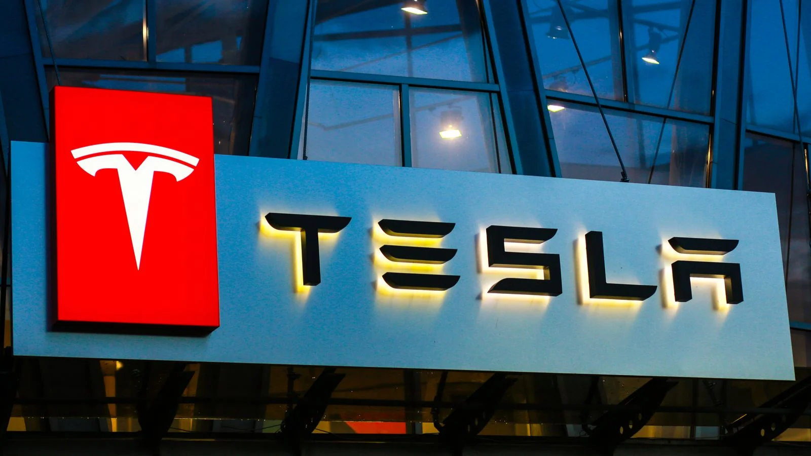 Неотдавнашен доклад на Bloomberg показва че Tesla NASDAQ TSLA ще
